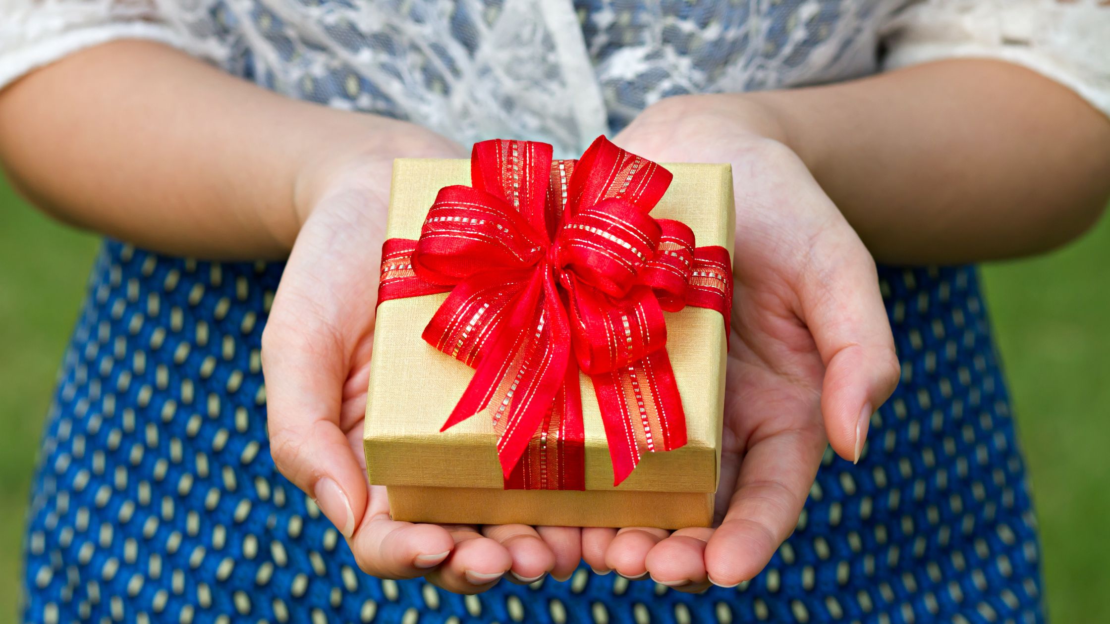 The Dos And Don'ts Of Gift-Giving Etiquette | WYT